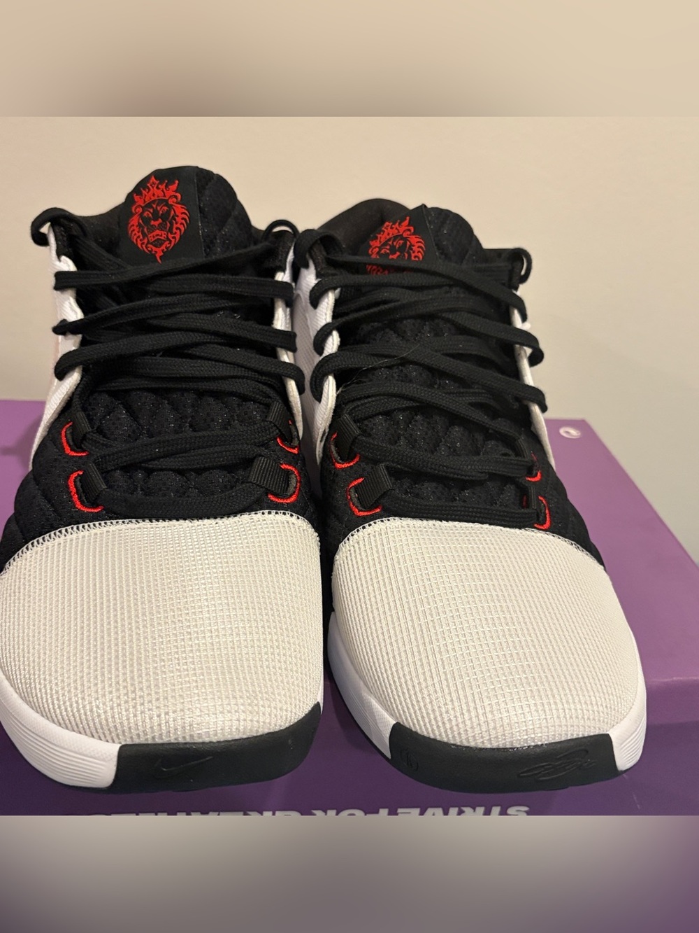 Nike LeBron Witness 8 basketball shoes classic White/University Red/Black Sz 14 - Picture 3 of 13